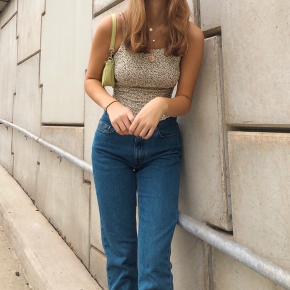 Meet your Posher, Cynthia - Picture 1 of 1